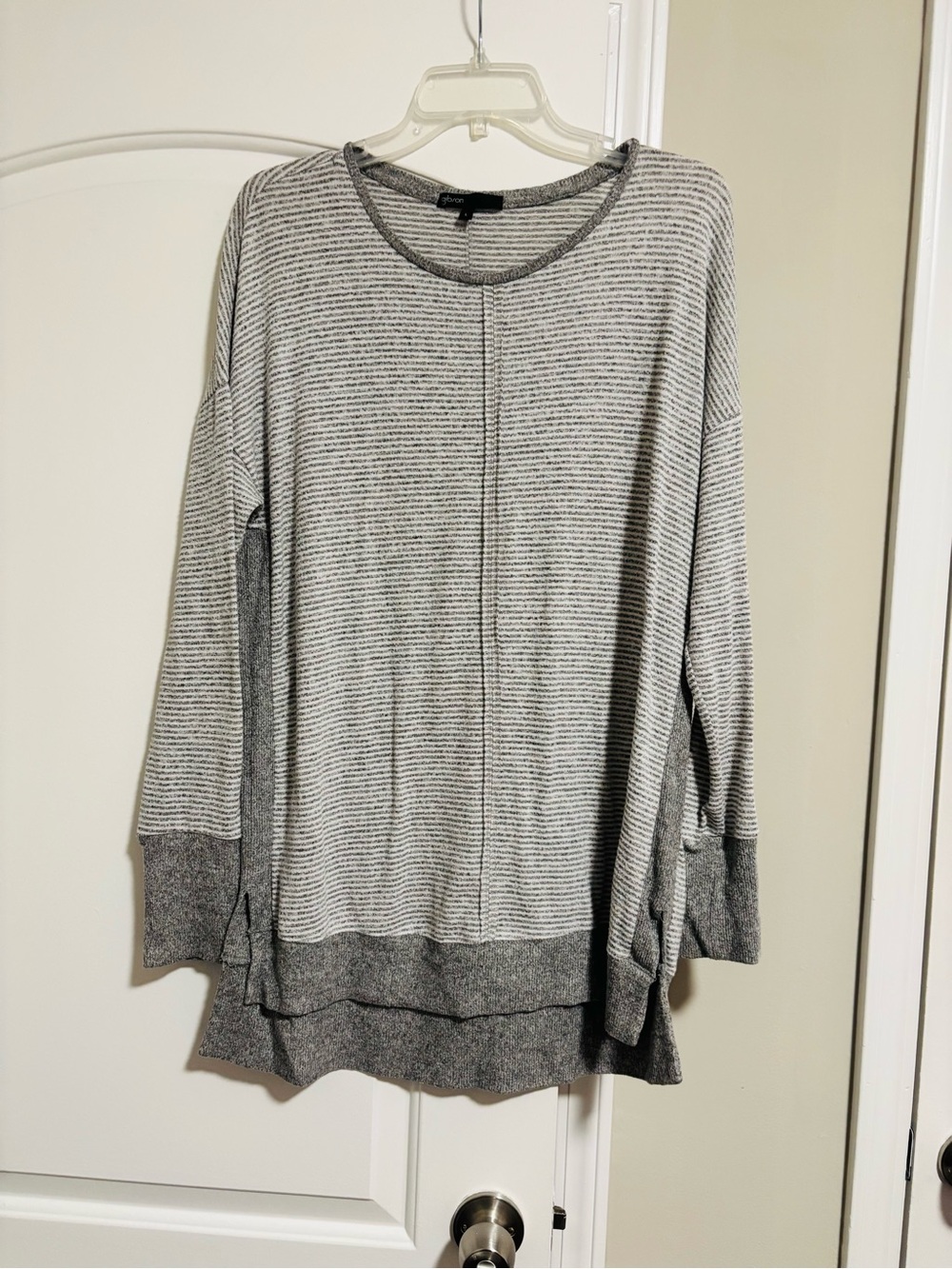 GIBSON, Light Gray Striped Women’s Long Sleeve Top, Size Large